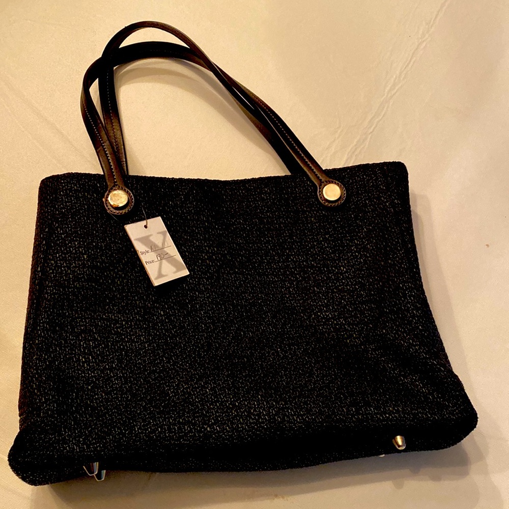 Black purse with zipper by Maxx.